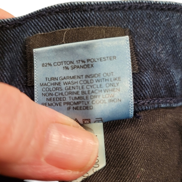 EXPRESS barrell leg super high rise cropped jeans - 6. D16 - Picture 6 of 6